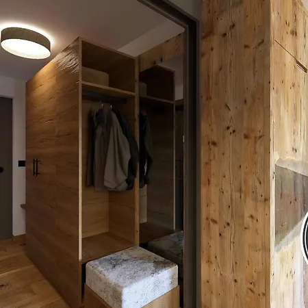 Laperle & Access At Alpen Apart-hotel